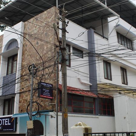 Anna Hotel Thiruvananthapuram Buitenkant foto