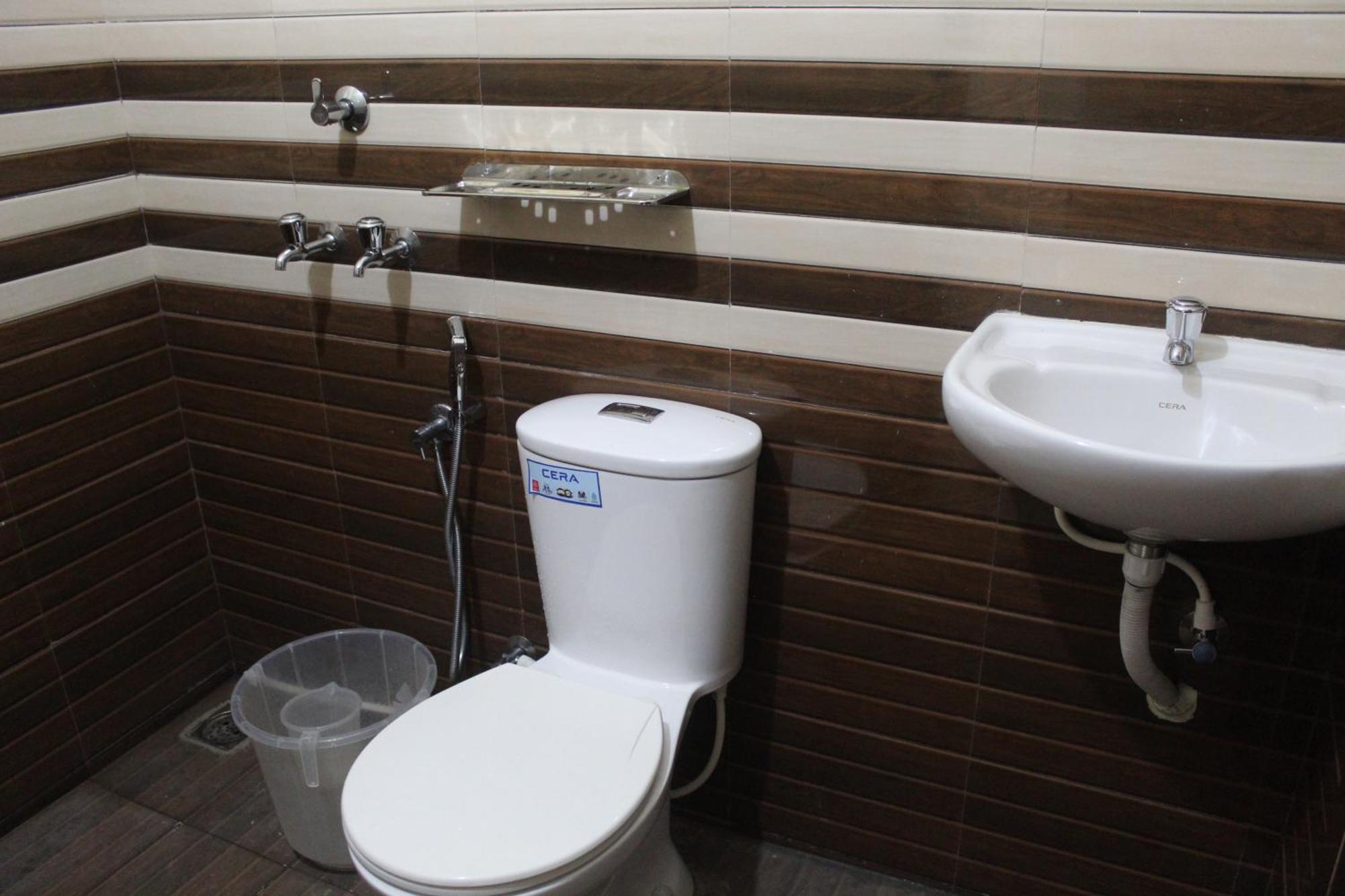 Anna Hotel Thiruvananthapuram Buitenkant foto
