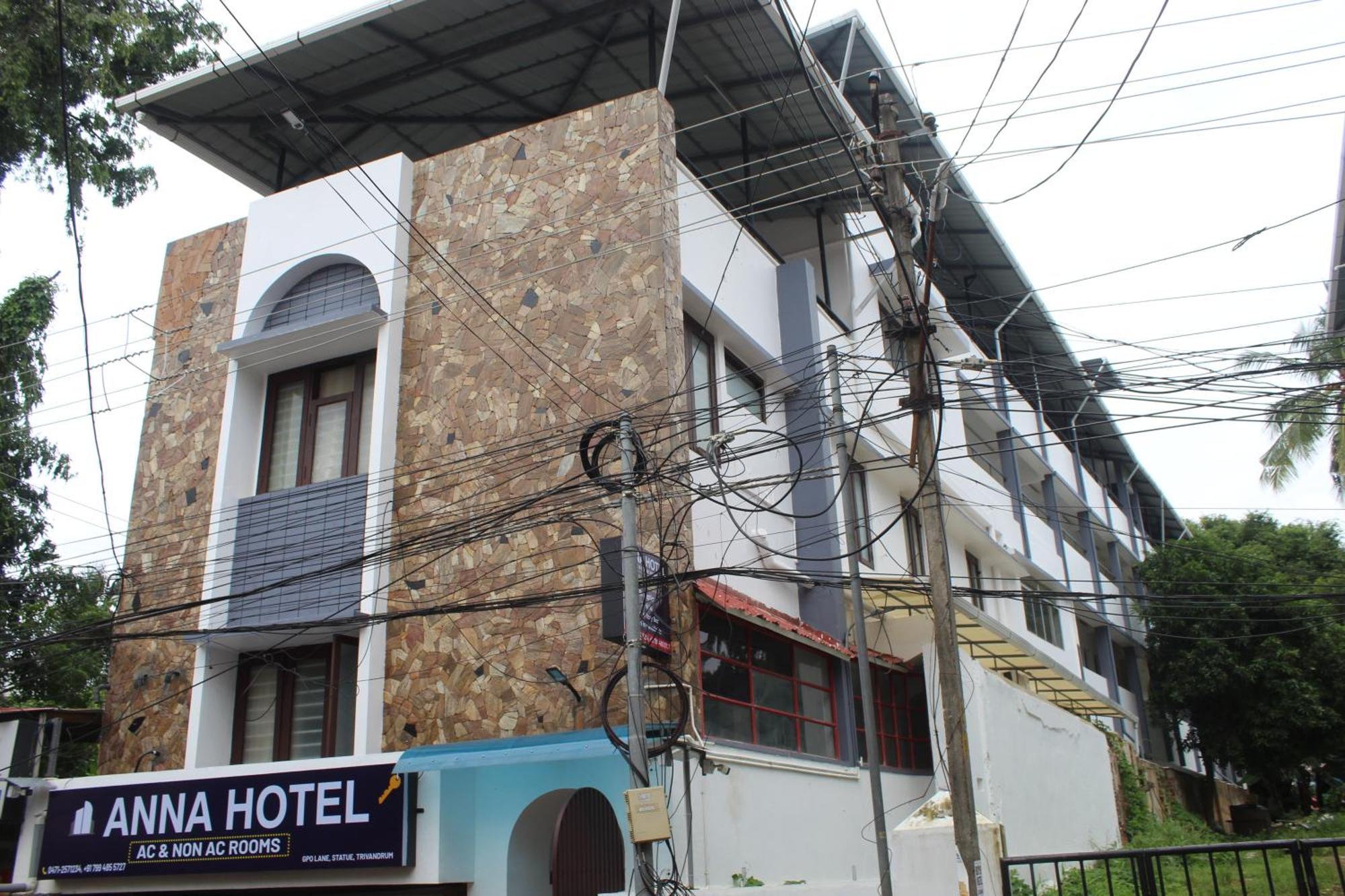 Anna Hotel Thiruvananthapuram Buitenkant foto