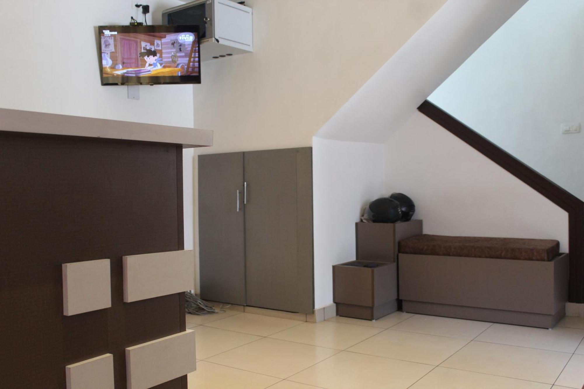 Anna Hotel Thiruvananthapuram Buitenkant foto
