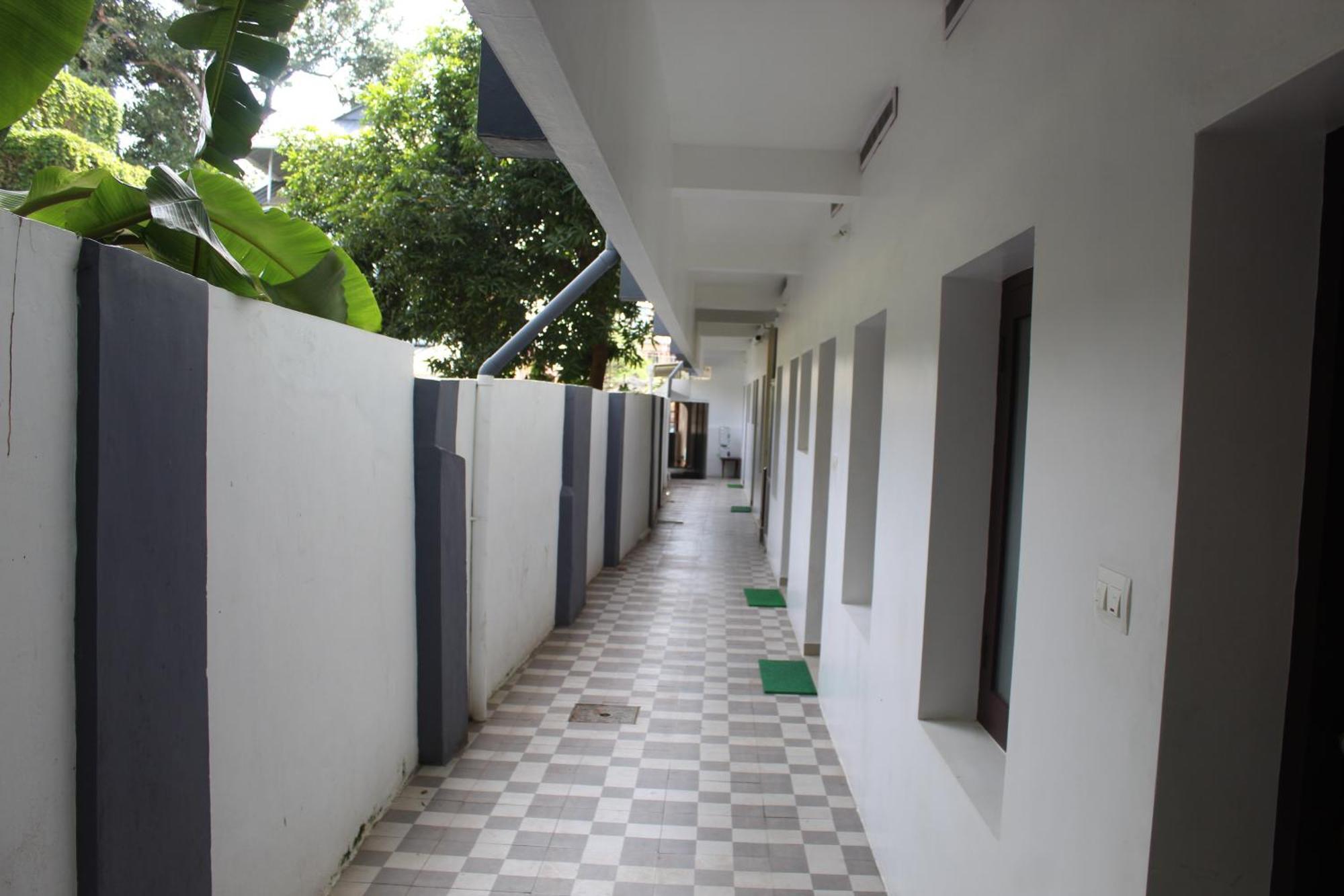 Anna Hotel Thiruvananthapuram Buitenkant foto
