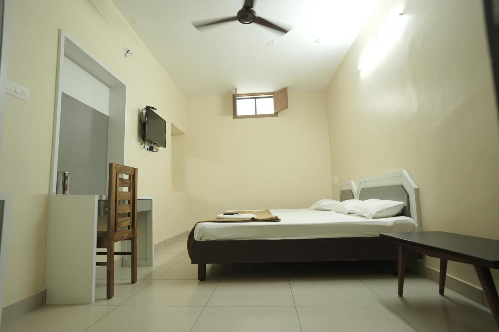 Anna Hotel Thiruvananthapuram Buitenkant foto