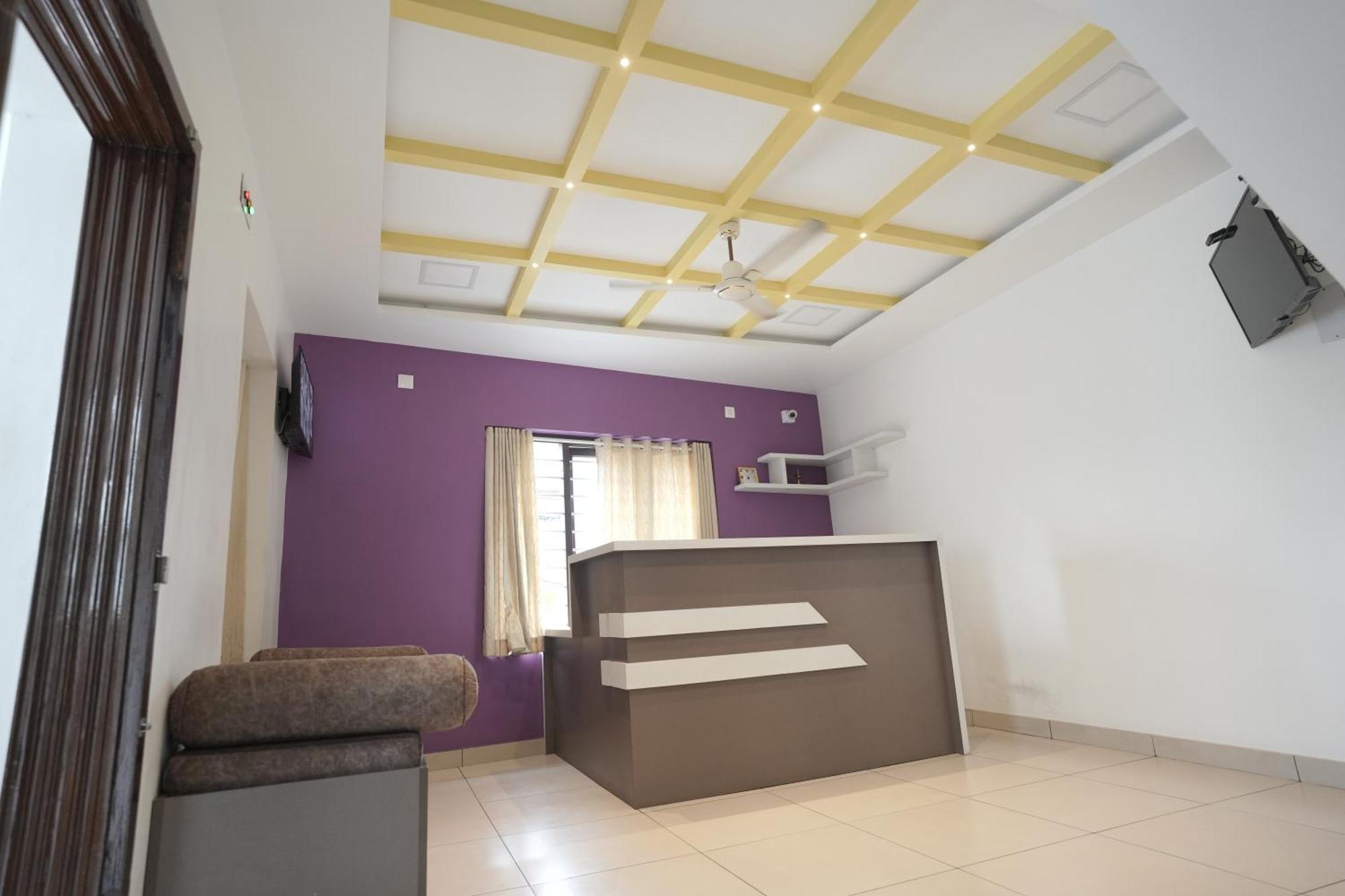 Anna Hotel Thiruvananthapuram Buitenkant foto