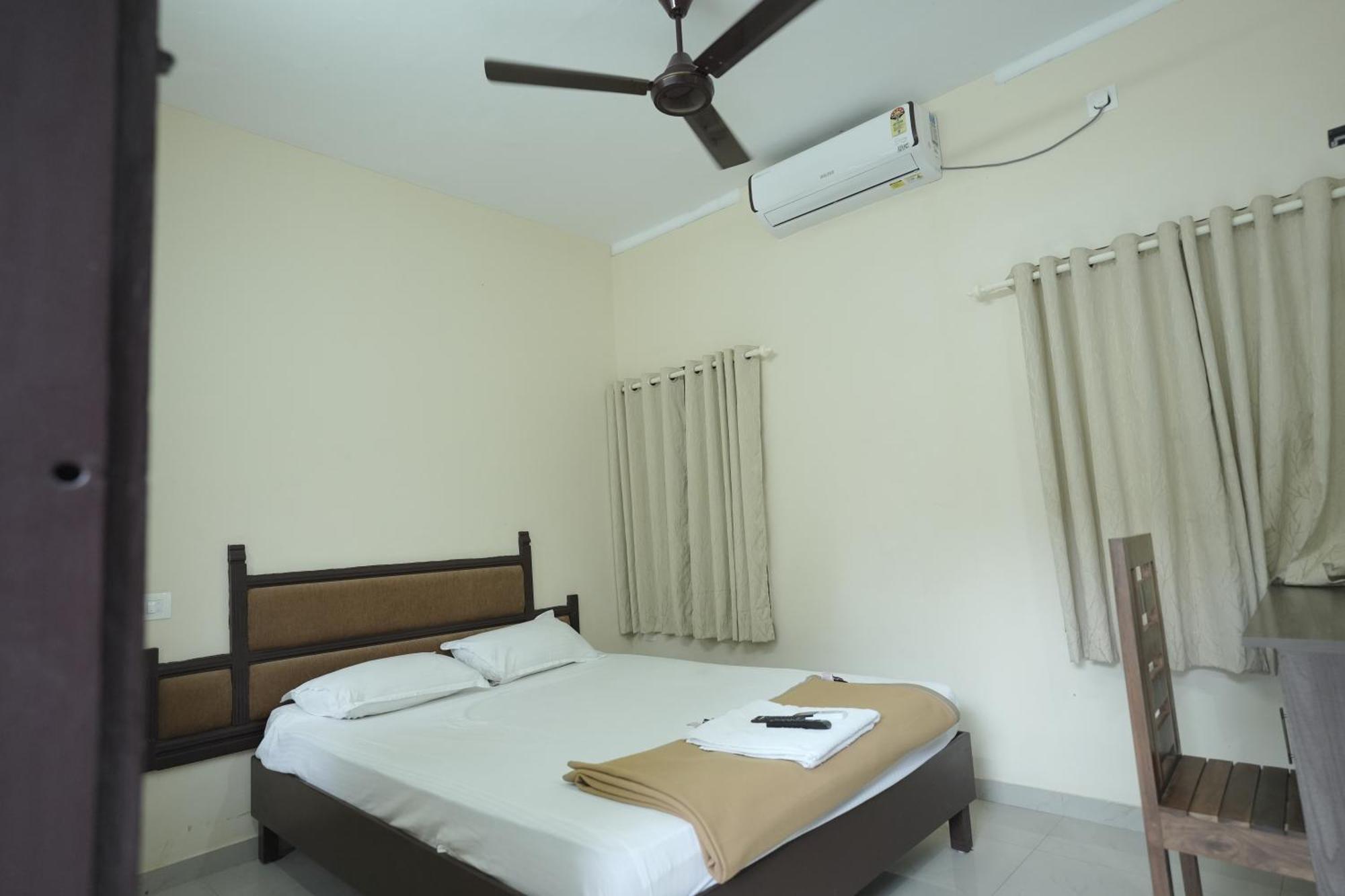 Anna Hotel Thiruvananthapuram Buitenkant foto